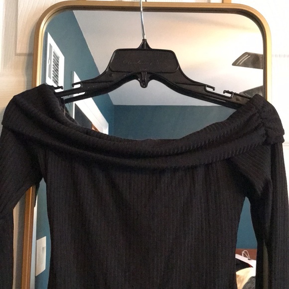 Black off shoulder ribbed bodysuit - Picture 2 of 3